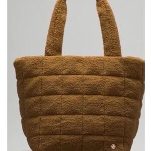 Lululemon Quilted Grid 26L Large Tote Grid Bag Fleece Burnt Caramel Brown EUC